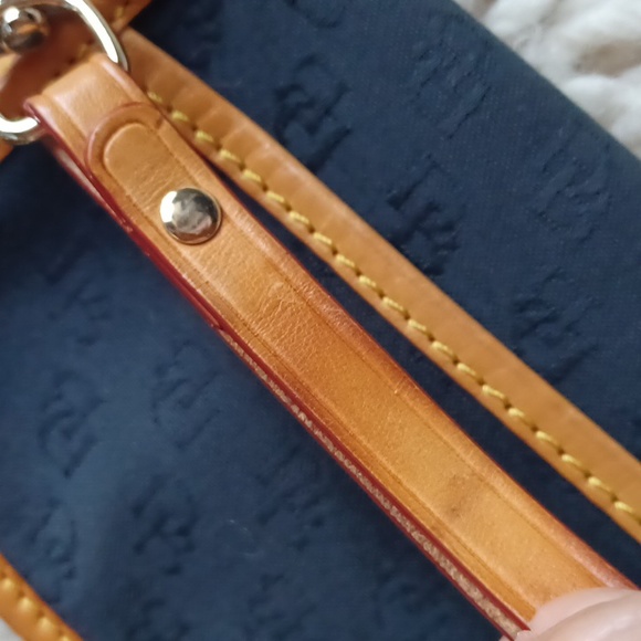 Dooney and Bourke wristlet - Picture 6 of 14